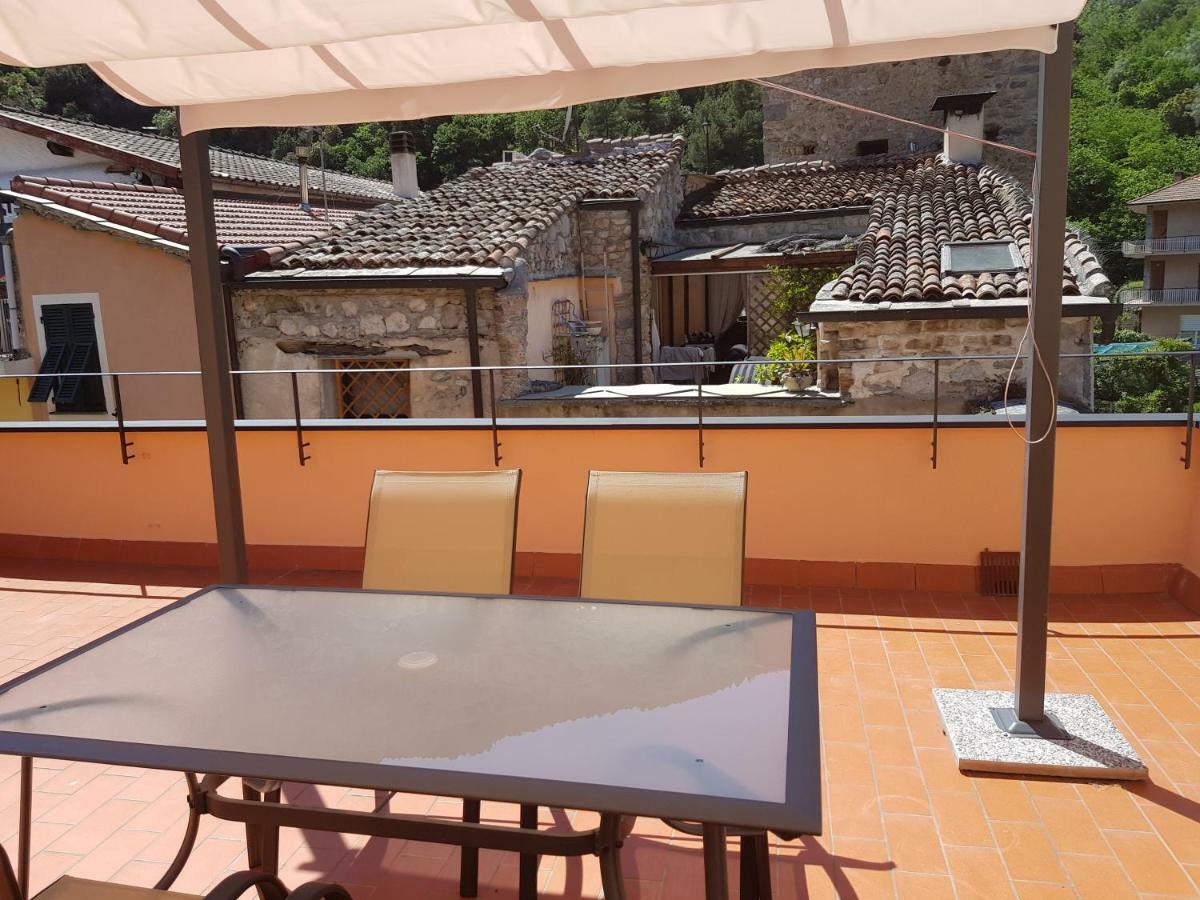 Apartamento Modern Flat With Panoramic Terrace In Zuccarello Exterior foto